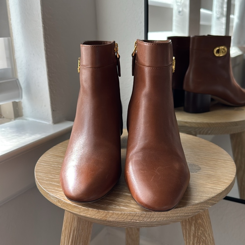 Brown leather boots
Size 7 - Picture 3 of 4